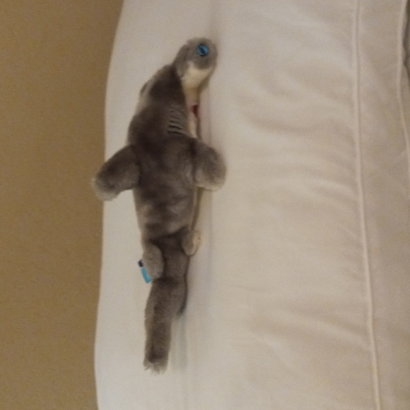 Newport Aquarium Hammerhead Shark Plush Stuffed Animal 9" - Picture 3 of 5